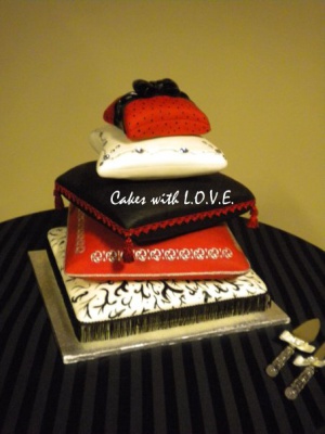 pillows-wedding-cake