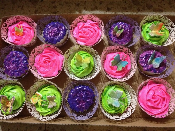 Cupcakes for a Fancy Nancy Tea Party cake