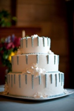 blue-amp-white-wedding-cake