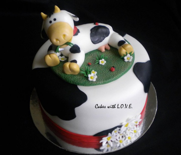 Betsy the Cow cake